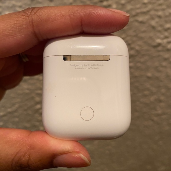 Apple AirPods Charging Case ONLY - Picture 6 of 6